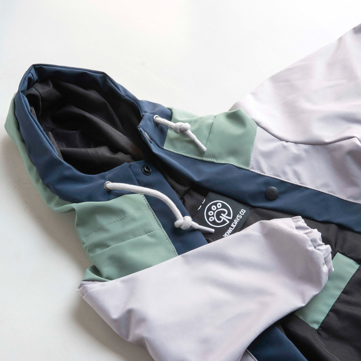 Close-up of dog raincoat hood, highlighting coverage, waterproof design, and comfort for outdoor activities.