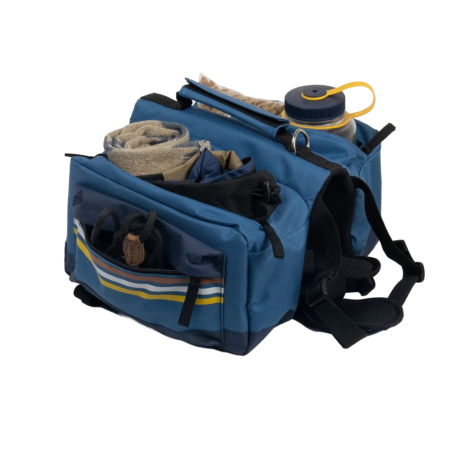 Mochila espaciosa para perros llena de artículos de senderismo, destacando su gran capacidad para equipo de exterior.